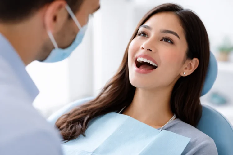 por qué sangran las encías al cepillarse